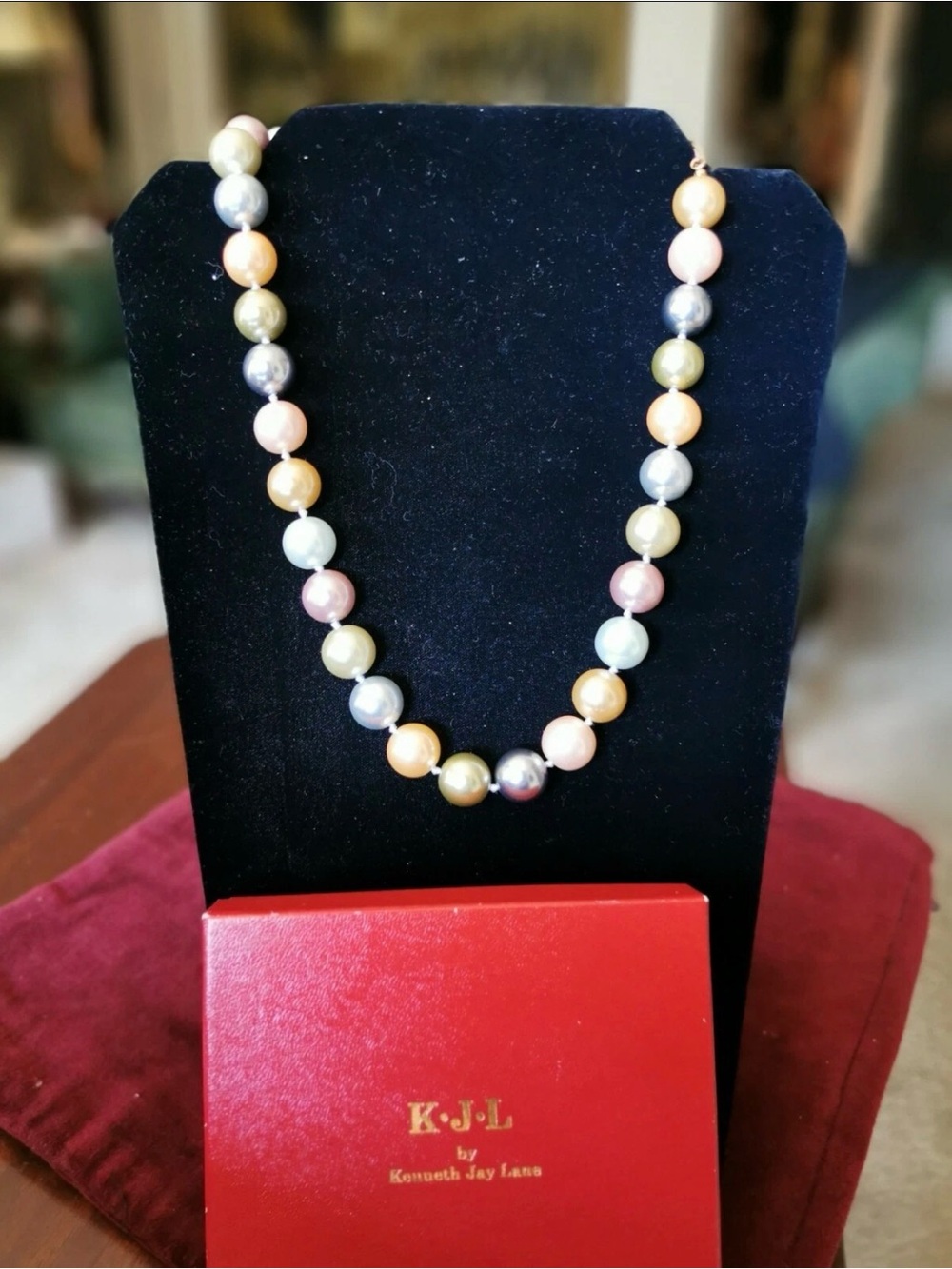 MIB Vintage 2009 Signed Kenneth Jay Lane Multicolor Pastel Pearl Knot Necklace